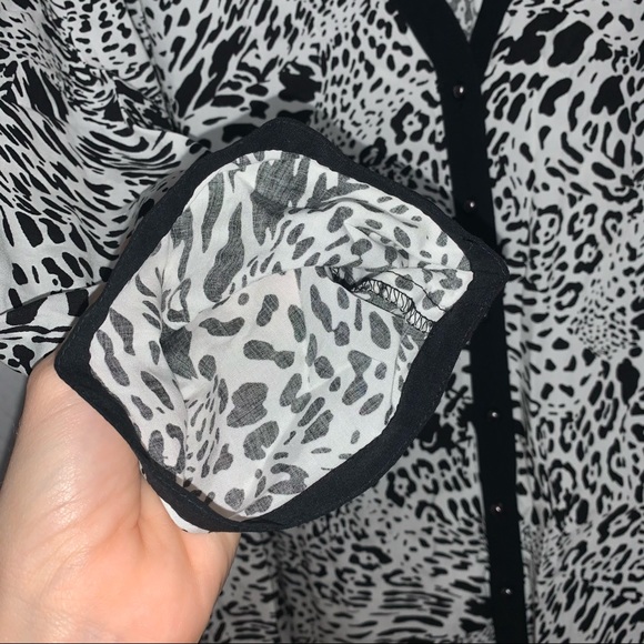 Nue Options 1X 3/4 sleeve animal print blouse - Picture 5 of 7